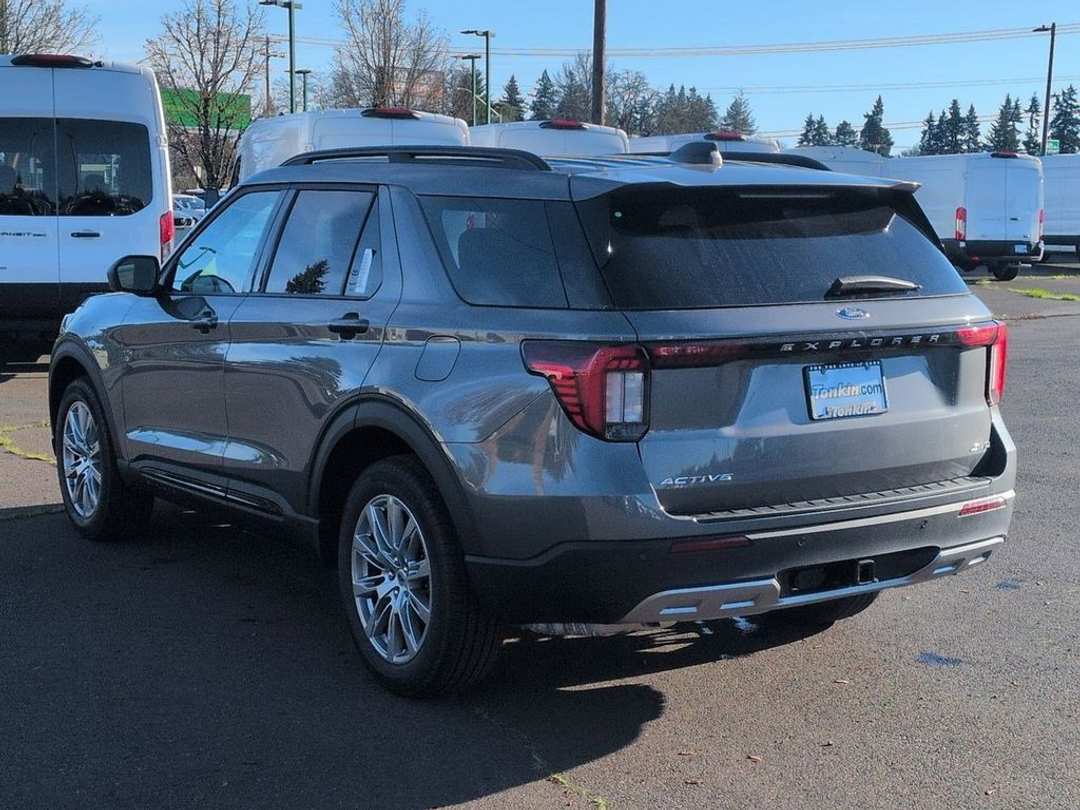 2026 Ford Explorer Active - Image 2
