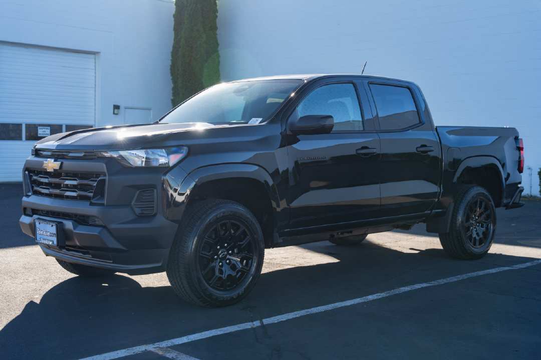 2026 Chevrolet Colorado Work - Image 2