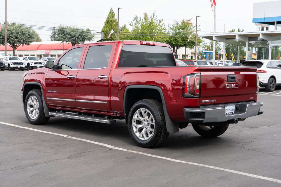 2018 GMC Sierra 1500 SLT - Image 3