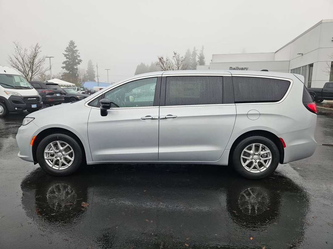 2026 Chrysler Pacifica Select - Image 2